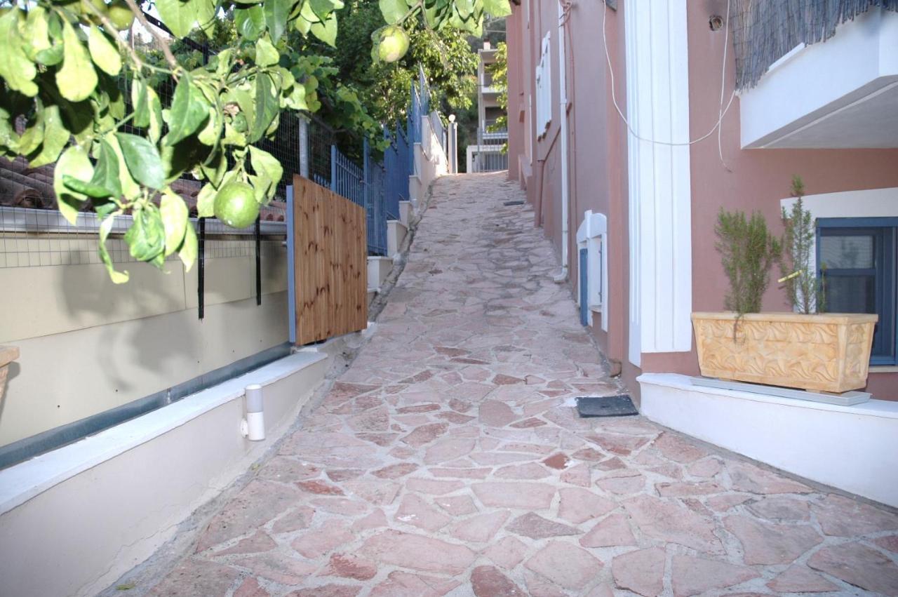 A L' Aise Studios Apolpaina Exterior photo